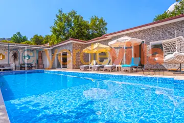Villa Peri | Kalkan İslamlar’da Jakuzili ve Doğa İçerisinde Villa