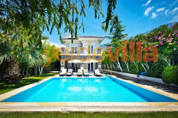 Dünyaca ünlü tatil bölgesinde yer alan Ölüdeniz mahallesinde yer almaktadır.
