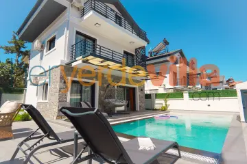 Fethiye Hisarönü'nde 3 Yatak Odalı, Özel Havuzlu Tatil Villası