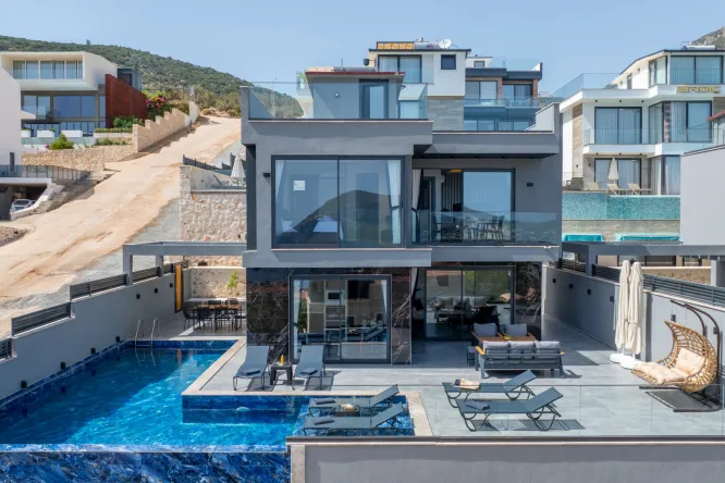 Deniz Manzaralı Villa Cihan – Kaş Kalkan’da Kapalı Havuzlu Kiralık Tatil Villası