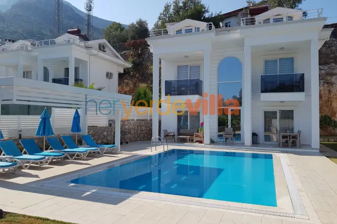 Fethiye Ovacık’ta Doğa Manzaralı 4 Odalı Kiralık Villa