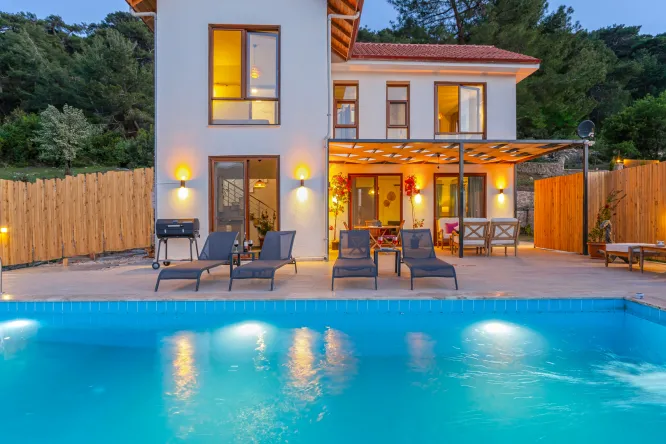 Villa Casa Luna – Kalkan Sarıbelen’de Muhafazakar Kiralık Villa | 6 Kişilik