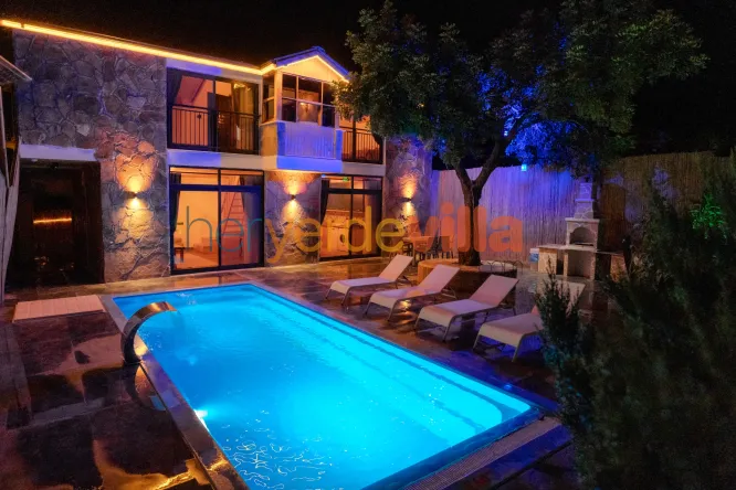 Demre Çevreli’de Jakuzili, Doğa İçinde 2 Yatak Odalı Kiralık Tatil Villası – Villa Karagül
