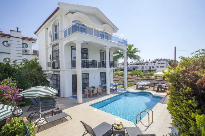 Fethiye Çalış’ta Özel Havuzlu Kiralık Villa Azra– 3 Yatak Odalı