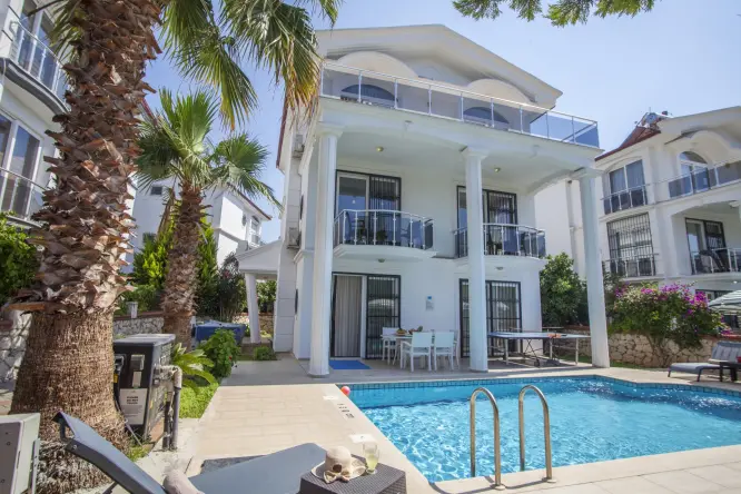 Fethiye Çalış’ta Özel Havuzlu Kiralık Villa Oksana – 3 Yatak Odalı