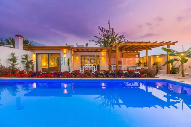 Villa Dorapan- Fethiye Hisarönü'nde Özel Havuzlu, Jakuzili Lüks Tatil Villası