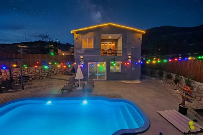 Doğa Manzaralı Özel Havuzlu Villa – Gökkuşağı Evi