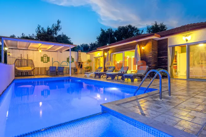 Villa Yeşil Ev | Kaş İslamlar’da Jakuzili ve Doğa İçerisinde Villa