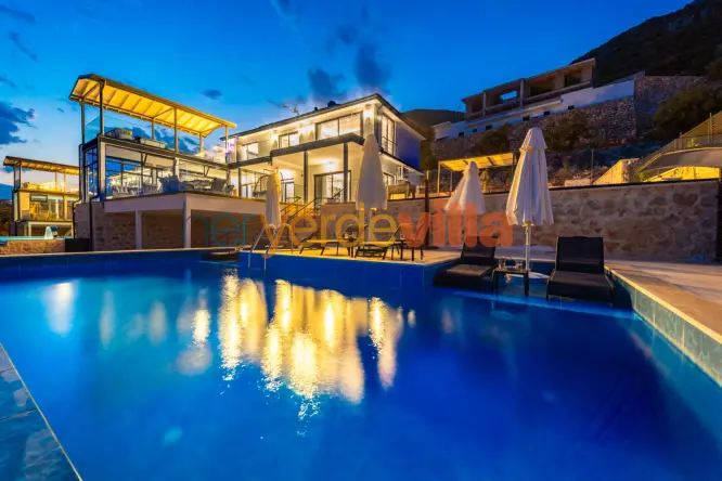 Villa Avenir | Kaş Gökçeören’de Özel Havuzlu 8 Kişilik Tatil Villası