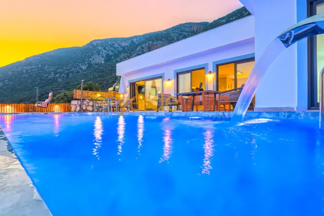 Villa Nevra | Kaş Gökseki'de Sonsuzluk Havuzlu ve Çift Jakuzili Villa
