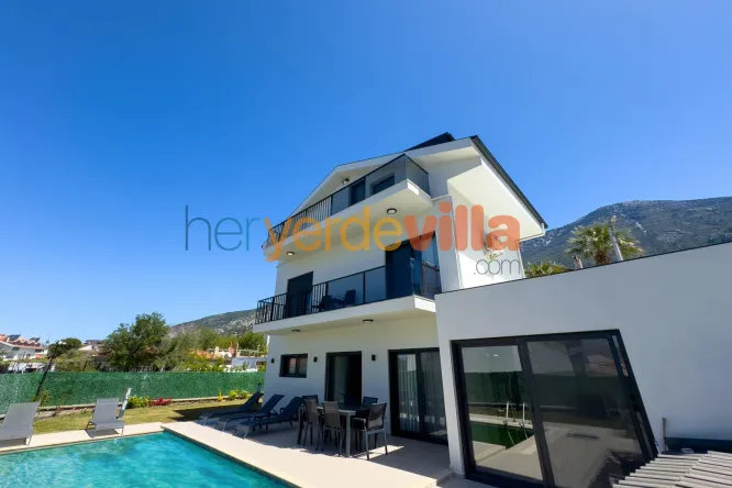 Villa Romeo | Fethiye Ovacık'ta Isıtmalı Kapalı Havuzlu 7 Kişilik Villa