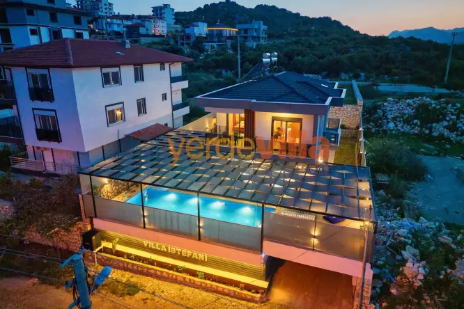 Villa İstefani | Antalya Demre'de Isıtmalı Havuzlu 8 Kişilik Villa