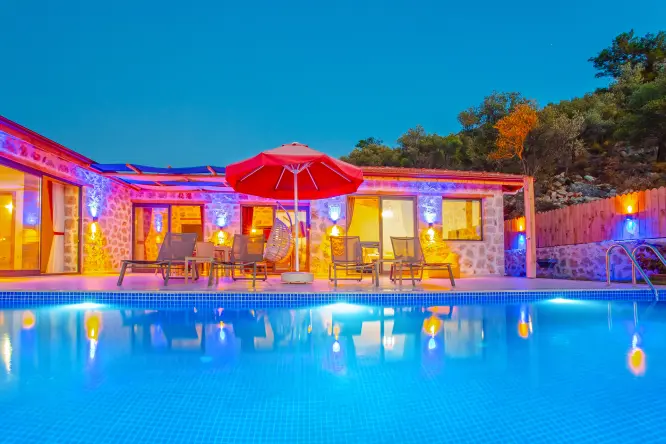Villamız Kalkan’ın Üzümlü ve Yeşilköy bölgeleri arasında bulunmaktadır. 