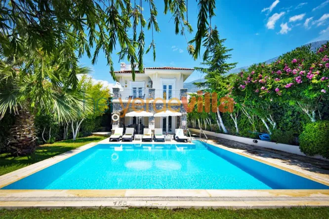 Dünyaca ünlü tatil bölgesinde yer alan Ölüdeniz mahallesinde yer almaktadır.