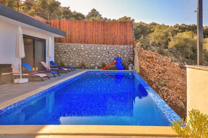 Villa Karaman Patara - Antalya Kaş Kalkan Patara Bölgesinde yer alan 4 kişi kapasiteli kiralık tatil villamızdır.
