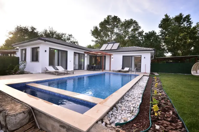 Fethiye Kayaköy'de 4 Kişilik Kiralık Villa Matisse Özel Havuz ve Engelsiz Konfor sağlamaktadır.