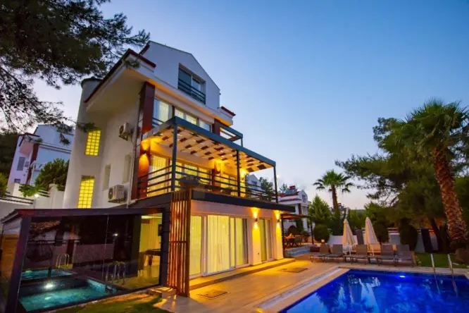 Fethiye Ölüdeniz'de Lüks 4 Yatak Odalı Villa | Hisarönü Merkeze 350m | Özel Havuz ve Manzara
