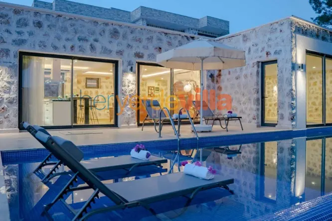Kalkan İslamlar Korunaklı Villa | Isıtmalı Havuzlu 2 Yatak Odalı Villa Slim 1