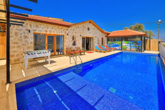 Kalkan Yeşilköy'de Lüks ve Modern 2 Yatak Odalı Kapalı Havuzlu Villa Samet - Tatiliniz İçin Mükemmel Seçim!