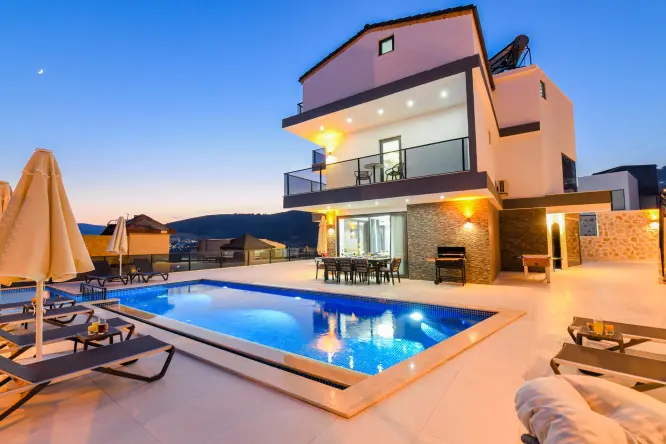Kalkan'da Ultra Lüks ve Deniz Manzaralı 4 Yatak Odalı Villa - 8 Kişilik Kapasite