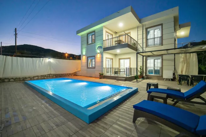Doğa İçinde Muhafazakar Lüks: Villa Şakayık, Kalkan'ın Görkemli Manzarasıyla Sizi Bekliyor!