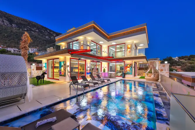 Villa Red Palm, Kaş Gökseki mevkiinde 3 yatak odalı 6 kişi kapasiteli jakuzili size özel lüks kiralık villamızdır.