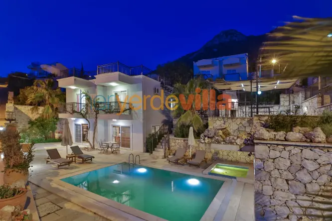 Kalkan Villa Tatili | Villa Louise: Deniz Manzaralı 4 Yatak Odalı Luks Konaklama