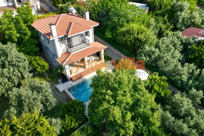 Fethiye Ovacık'ta Villa Almond 1: Denize ve Şehir Merkezine Oldukça Yakın, 3 Yatak Odalı Tatil Villası