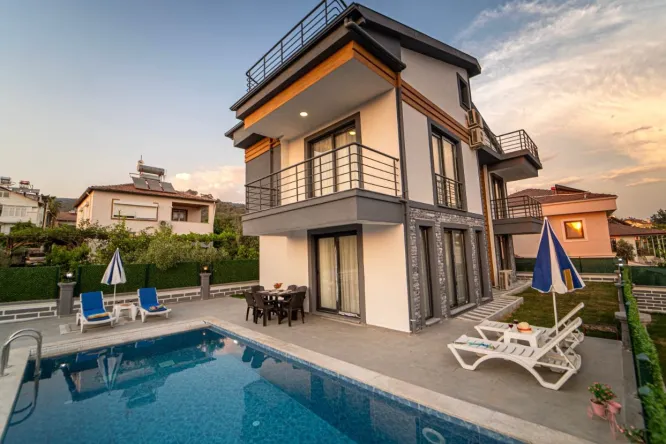 Villa Karlı Duo - Çiftlik, Fethiye'de 10 Kişilik Lüks Villa Tatili