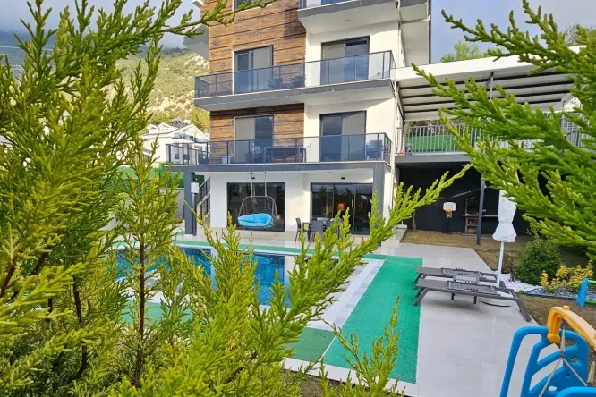 Villa Dedem E,Fethiye / Ovacık’da bulunan lüks bir kiralık tatil villasıdır.