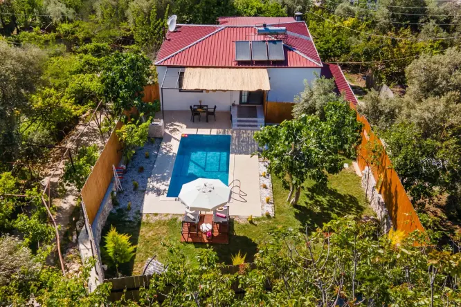 Kalkan Üzümlü'de Jakuzili Balayı Villası Kiralık | Özel Havuz ve Konforlu Tatil