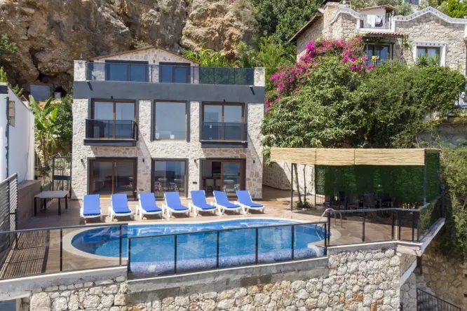 Villa Elit Akbel | Kalkan’da 5 Yatak Odalı, Özel Havuzlu Lüks Tatil Villası