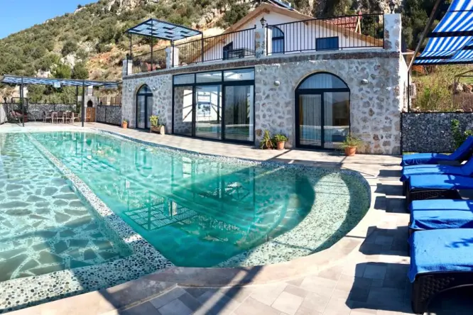 Villa Metehan Akbel – Kalkan’da Isıtmalı Havuzlu ve Jakuzili Lüks Korunaklı Villa