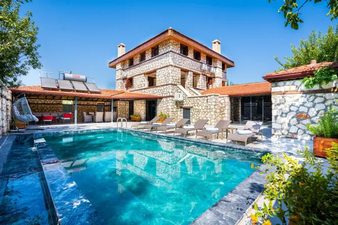 Kalkan Bezirgan Kapalı Havuzlu Villa | Villa Şah 6 Kişilik