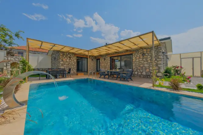 Villa Iris – Fethiye Merkez Menteşeoğlu’nda Mahremiyetli Lüks Tatil Villası