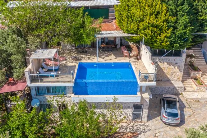 Villa Star Light 3 – Kalkan’da Muhafazakar ve Deniz Manzaralı Tatil Villası