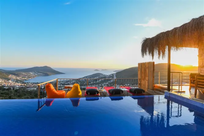 Villa Samui Çırağan – Kalkan’da Deniz Manzaralı Lüks Kiralık Villa