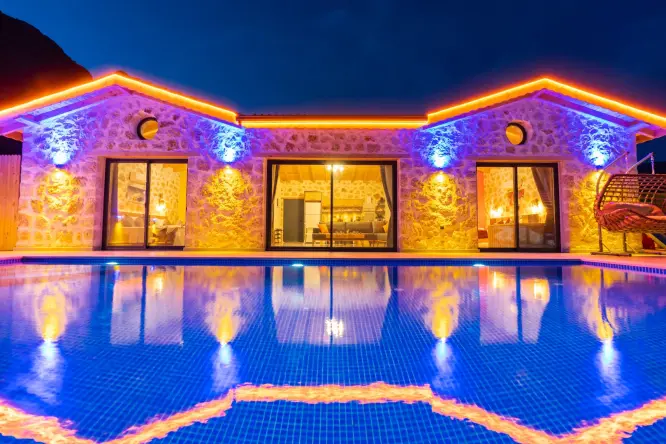 Villa Estrella – Kalkan’da Özel Havuzlu ve Jakuzili Balayı Villası